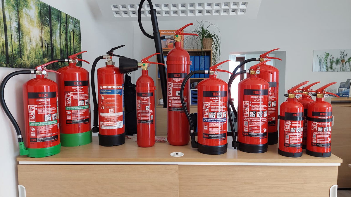 Feuererlöscher-Überprüfung in unserem Shop in Linz